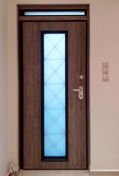  Πόρτα Laminate - Εισόδου Πολυκατοικίας Με 1 Φεγγίτη
