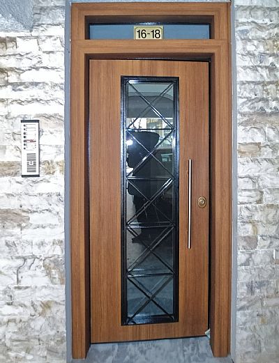  Πόρτα Laminate - Εισόδου Πολυκατοικίας Με 1 Φεγγίτη