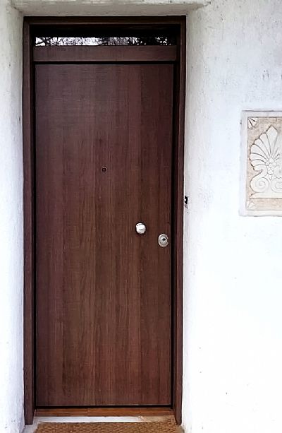  Πόρτα Laminate - Εισόδου Πολυκατοικίας Με 1 Φεγγίτη