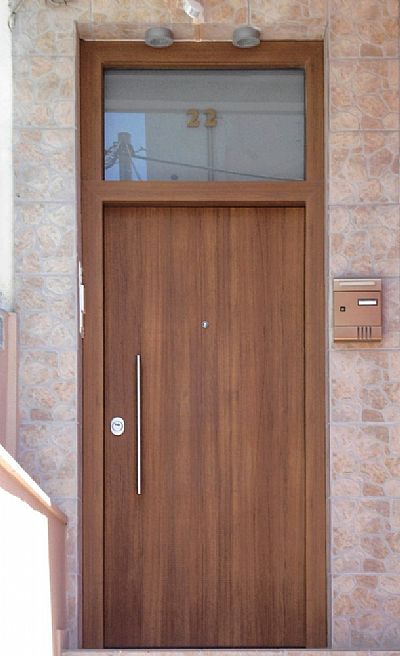  Πόρτα Laminate - Εισόδου Πολυκατοικίας Με 1 Φεγγίτη