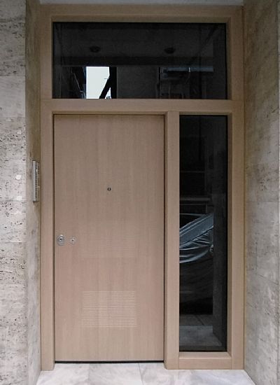 Πόρτα Laminate - Εισόδου Πολυκατοικίας Με 1 Σταθερό & Φεγγίτη